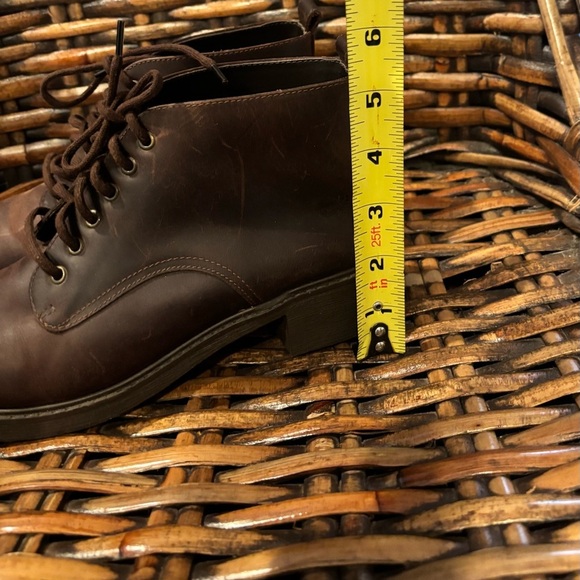 G.H. Bass & Co. Women's Brown Lace Up Boots . Never worn ! - Picture 11 of 15